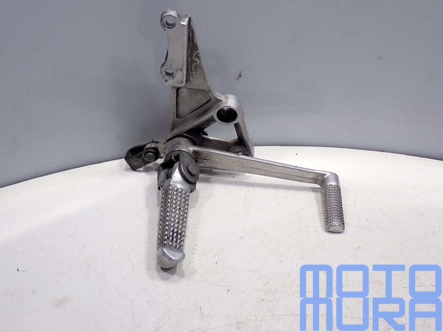 Suzuki GSXR 600 750 : repose-pied droit, plaque de fixation, -, Utilisé, -, -