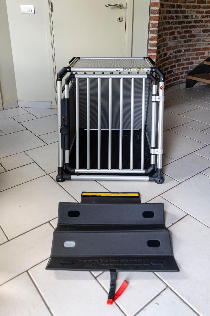 4Pets PRO Eagle M - Crash-geteste hondenbench, Dieren en Toebehoren, Ophalen, Gebruikt