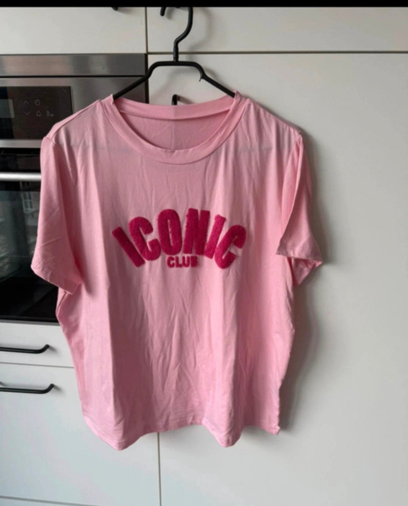 Twee iconic tshirts maa xl, Kleding | Dames, T-shirts, Ophalen, Zo goed als nieuw