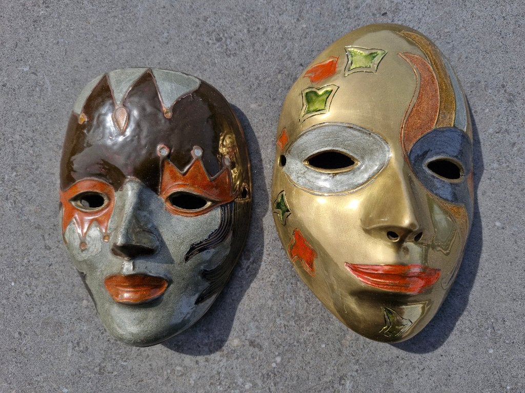 2 Venetiaanse Maskers, Ophalen
