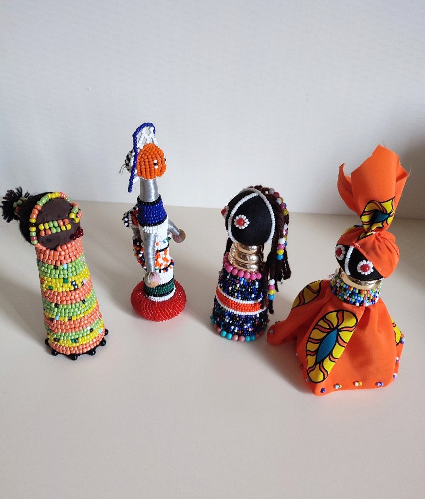 Ndébélé poupées de fertilité perlées main €14/pièce €40 pr 4, Antiquités & Art, Art | Art non-occidental, Afrique, Enlèvement ou Envoi
