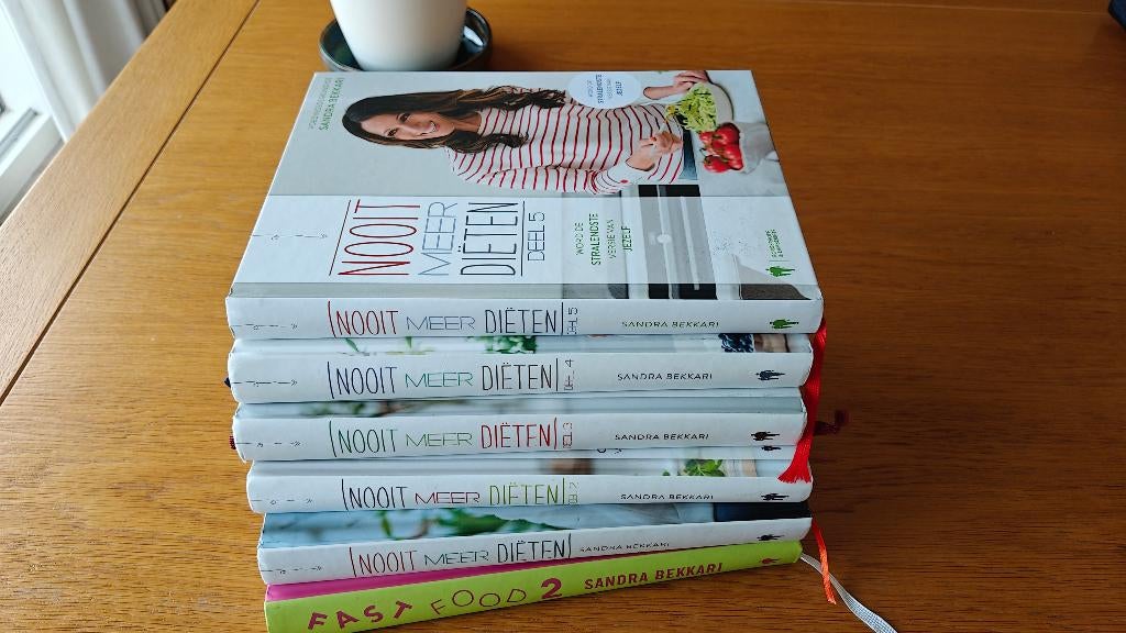 SANDRA BEKKARI kookboeken deel 1 tem 5 én Fastfood 2, Boeken, Ophalen, Zo goed als nieuw, Sandra Bekkari, Europa