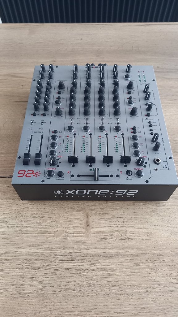 Allen & Heath Xone92 Limited Edition + Decksaver, Enlèvement, Comme neuf, 5 à 10 canaux, Entrée micro