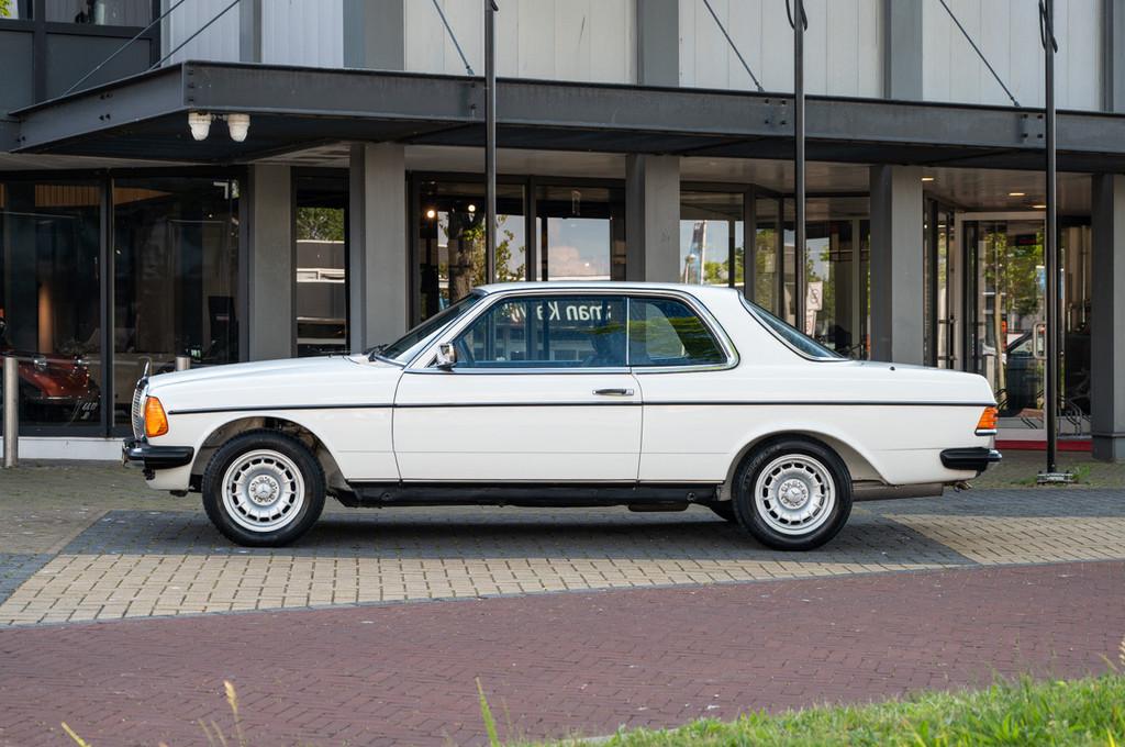 Mercedes-Benz 200-serie 280 CE Automaat (bj 1982), Auto's, 109 kW, 2718 cc, Wit, Bedrijf