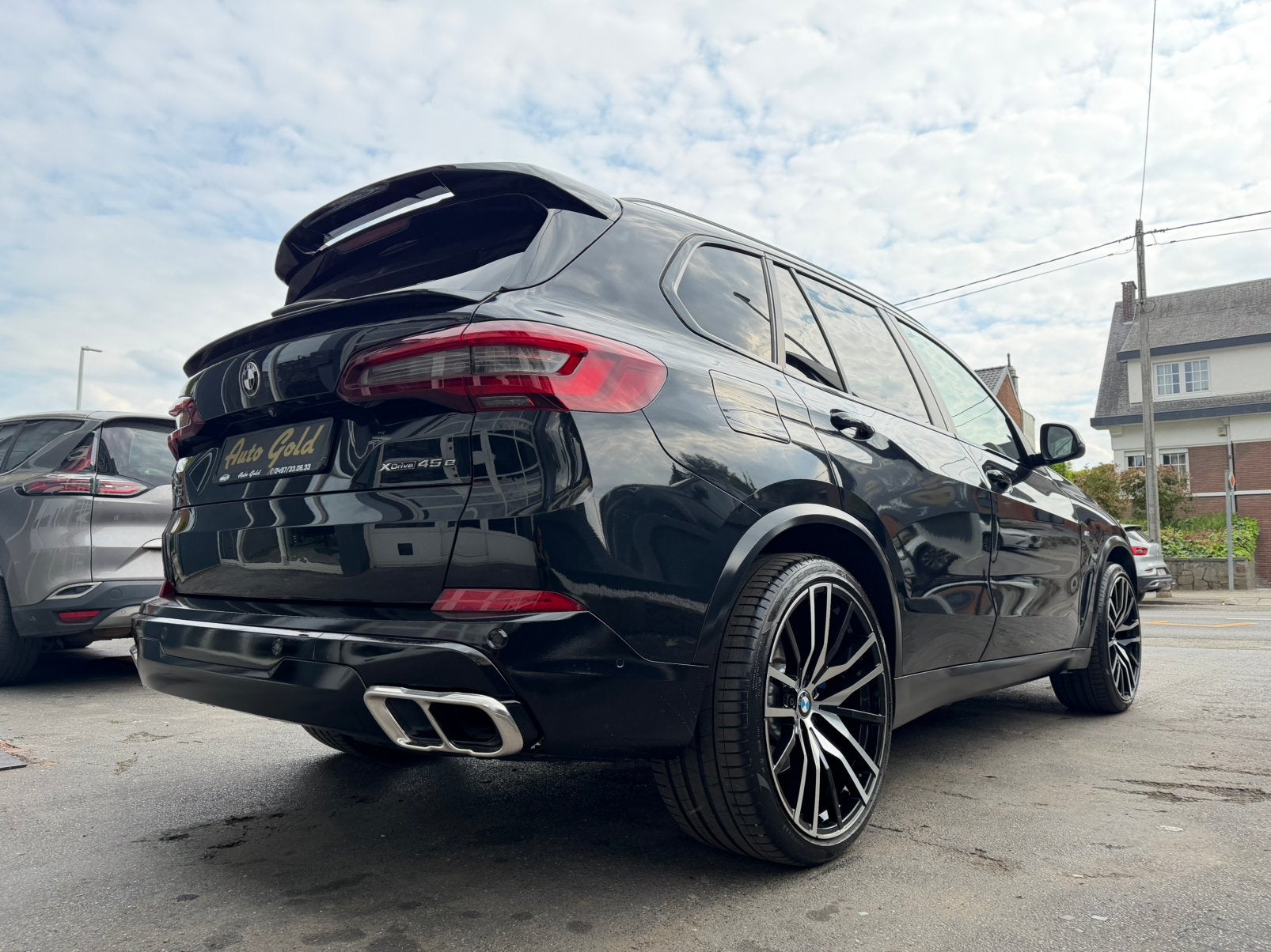 BMW X5M PERFORMANCE HYBRIDE 394CHV FULL 1PROP JANTES 22 !, Auto's, Automaat, 4 cilinders, Zwart, Leder