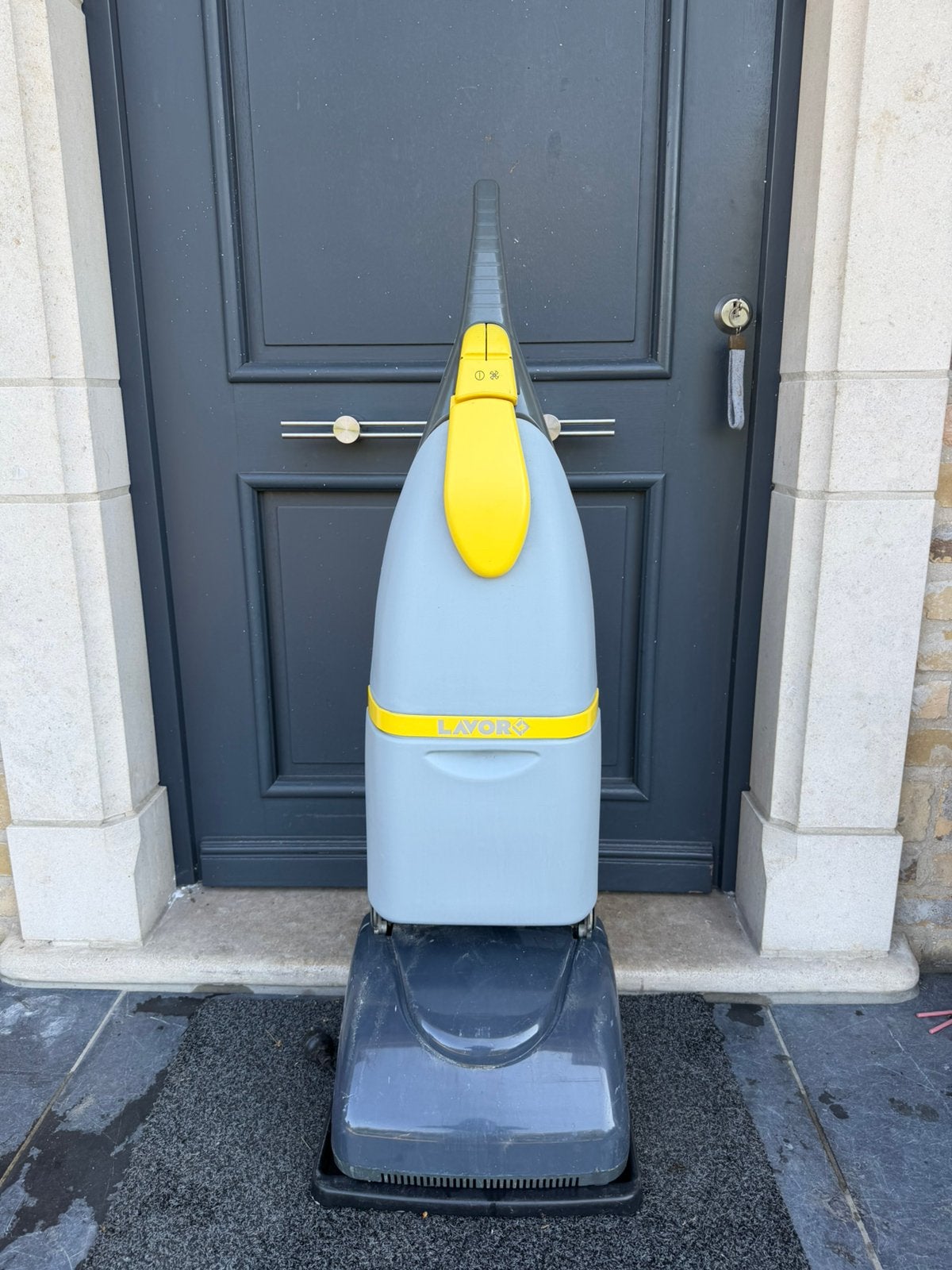 LAVOR schrobmachine, Enlèvement, Utilisé, Machine de nettoyage à brosse