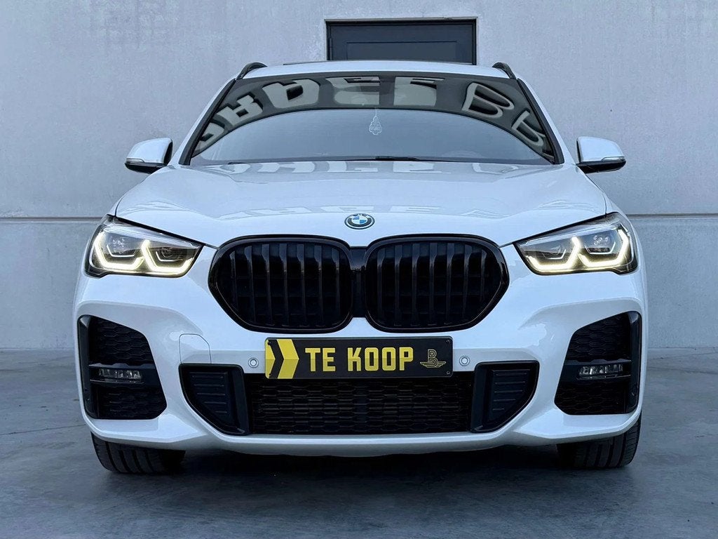 BMW X1 PHEV xDrive *M-pack*Head-up*Trekhaak*Pano*Carplay*Led, Auto's, Gebruikt, Wit, Leder, 5 zetels