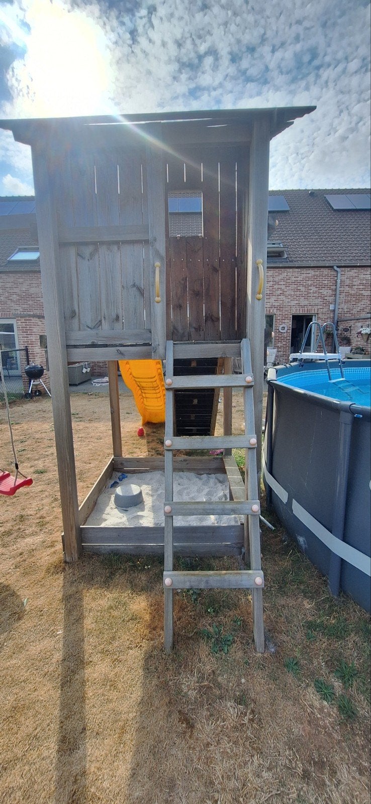 Maison de jeu avec toboggan et 2 balançoires., Enlèvement, Utilisé, Bois