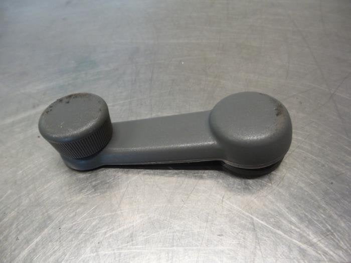 Manivelle de vitre d'un Opel Agila (Agila 00-), -, Opel, Utilisé, -
