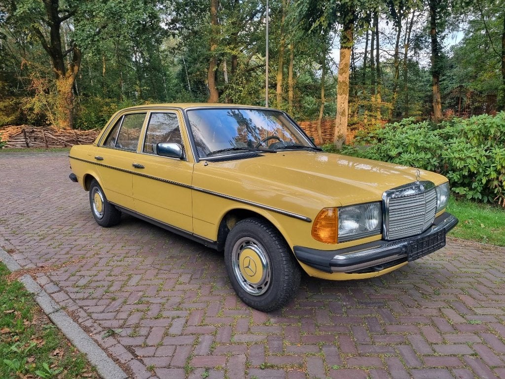 Mercedes 200d W123 Stuurbekrachtiging 1983 Oldtimer, Autos, Achat, Jaune, Boîte manuelle, Particulier