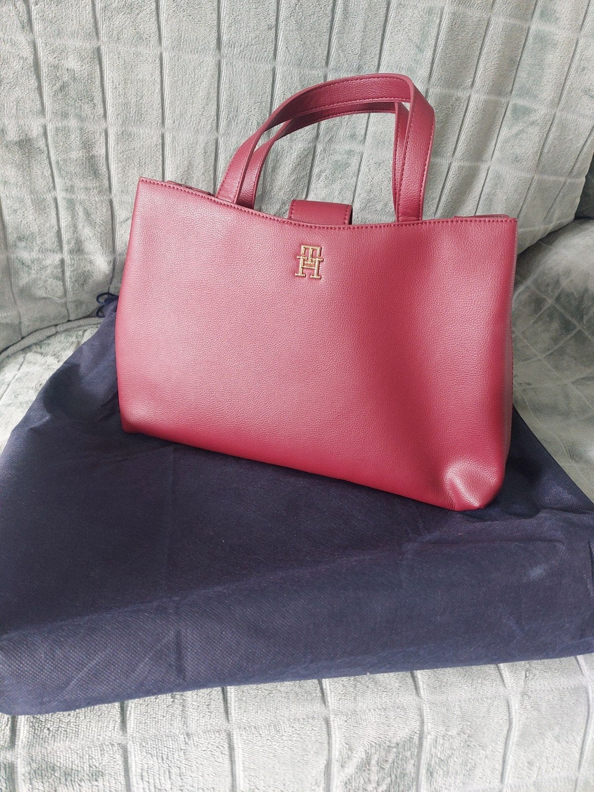Tommy Hilfiger handtas bordeaux – NIEUW – schouderriem + etu, Handtassen en Accessoires, Ophalen of Verzenden, Nieuw, Rood, Handtas