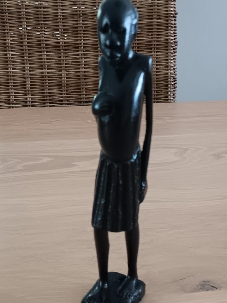 Image en ébène, Enlèvement ou Envoi, Statue