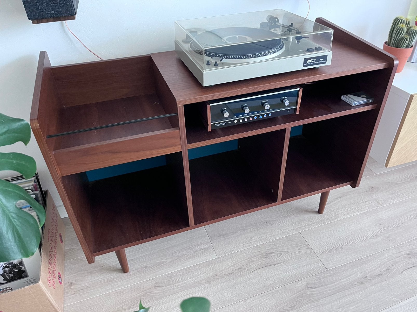 Platenkast / audiomeubel – perfecte staat, Ophalen, Met plank(en), 100 tot 150 cm, Zo goed als nieuw