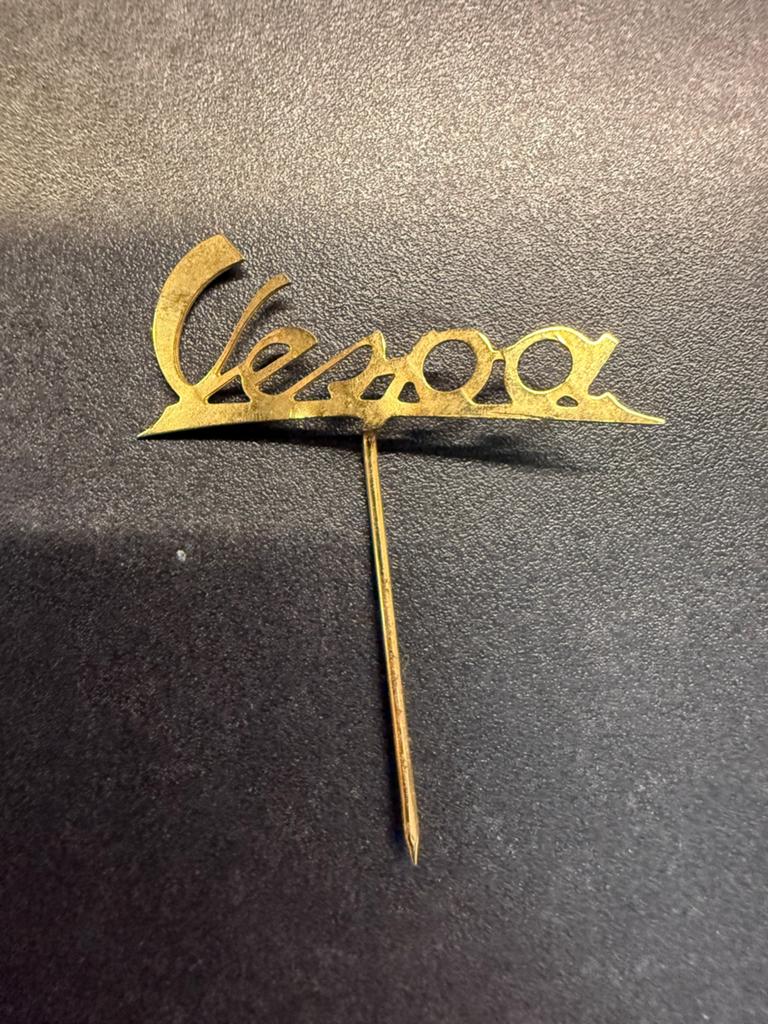 ‘Gouden’ VESPA-speld, Verzamelen, Speldjes, Pins en Buttons, Ophalen of Verzenden, Nieuw