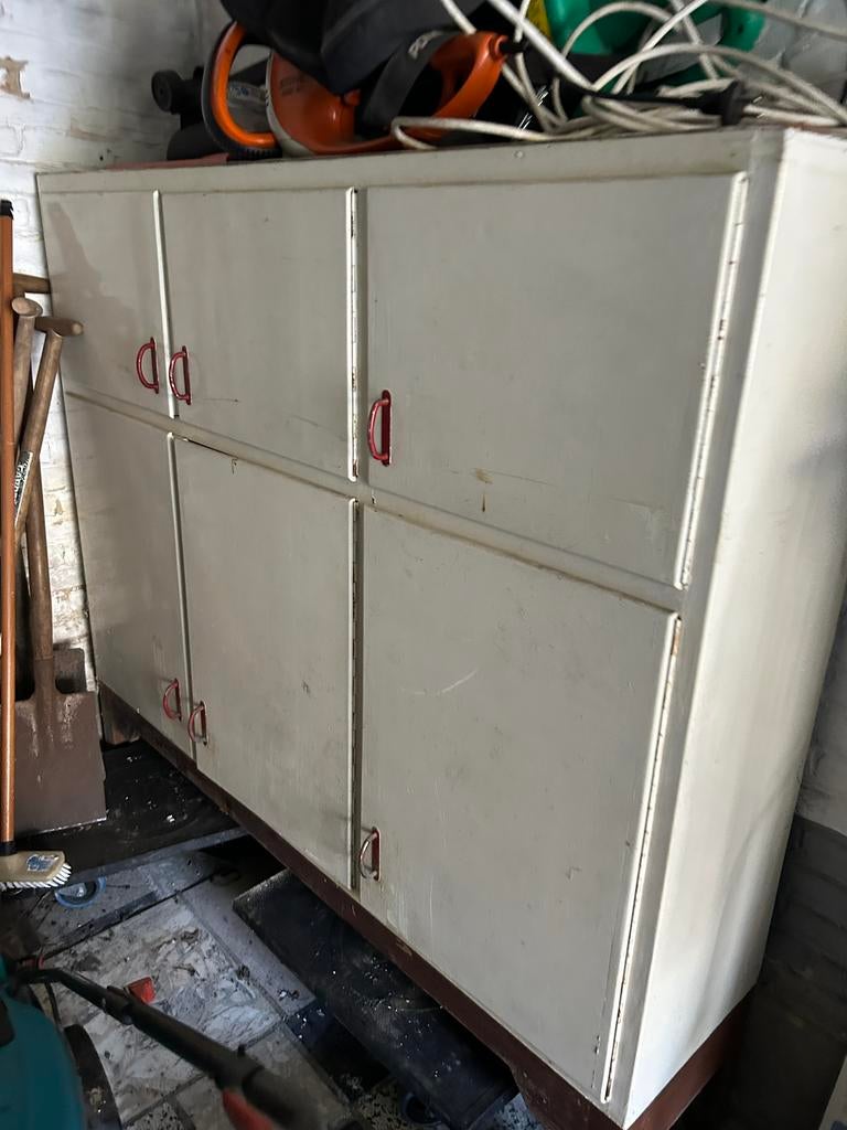 Witte kast met rode details - GRATIS, Ophalen, Gebruikt