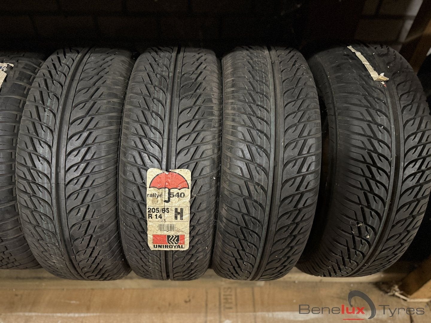 nieuw 205/65R14 Uniroyal 205/65 R14 205/65/14 2056514, Autos : Pièces & Accessoires, Pneus & Jantes, Neuf, 14 pouces, Véhicule de tourisme