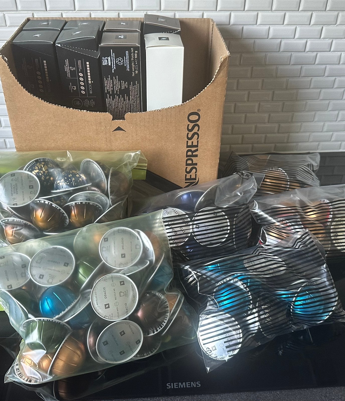 210 Nespresso Vertuo capsules en machine, Electroménager, Accessoires de machine à café, Comme neuf, Nespresso, Enlèvement