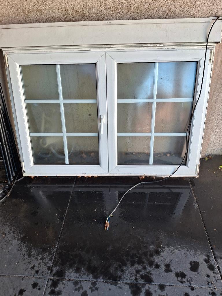 PVC raam wit met ingebouwd electrisch aluminium rolluik, Doe-het-zelf en Bouw, Glas en Ramen, Ophalen, Gevelraam of Ruit, Gebruikt