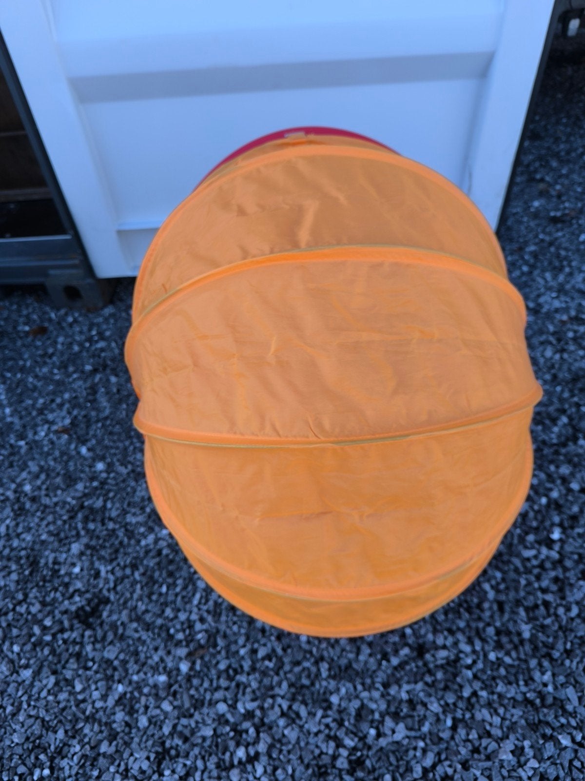 Fauteuil pivotant pour enfant rouge et orange, Enfants & Bébés, Enlèvement, Utilisé