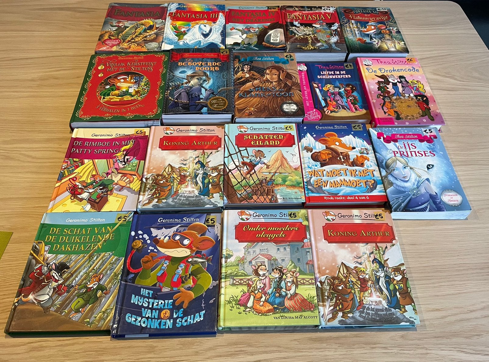 Geronimo Stilton en Thea Stilton, Boeken, Ophalen of Verzenden, Gelezen