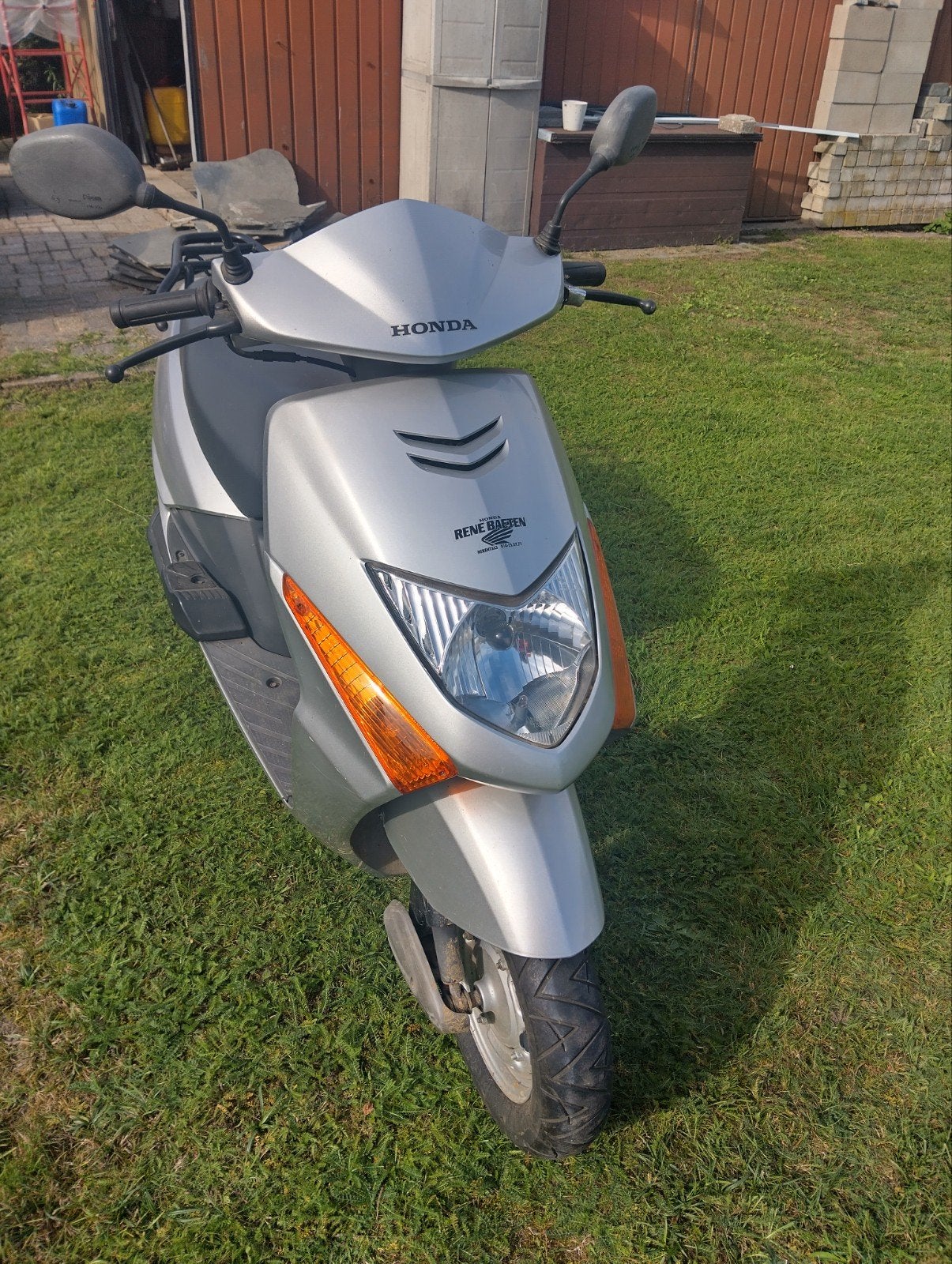 scooter Honda Lead 110 cc avec 8000 km 2005 avec top case, Motos, Permis Moto A, Scooter, Occasion, 110 cm³