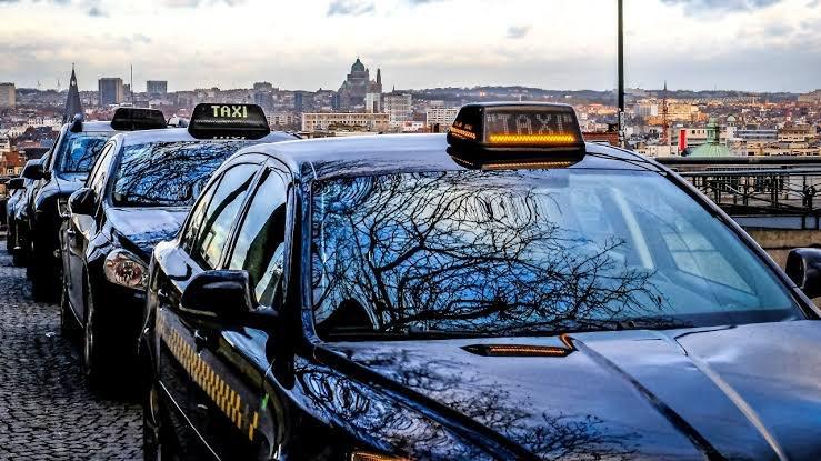 Recherche chauffeur taxi Flandre, Horaire variable, À partir de 1 an, Autres formes, Convient comme travail d'appoint