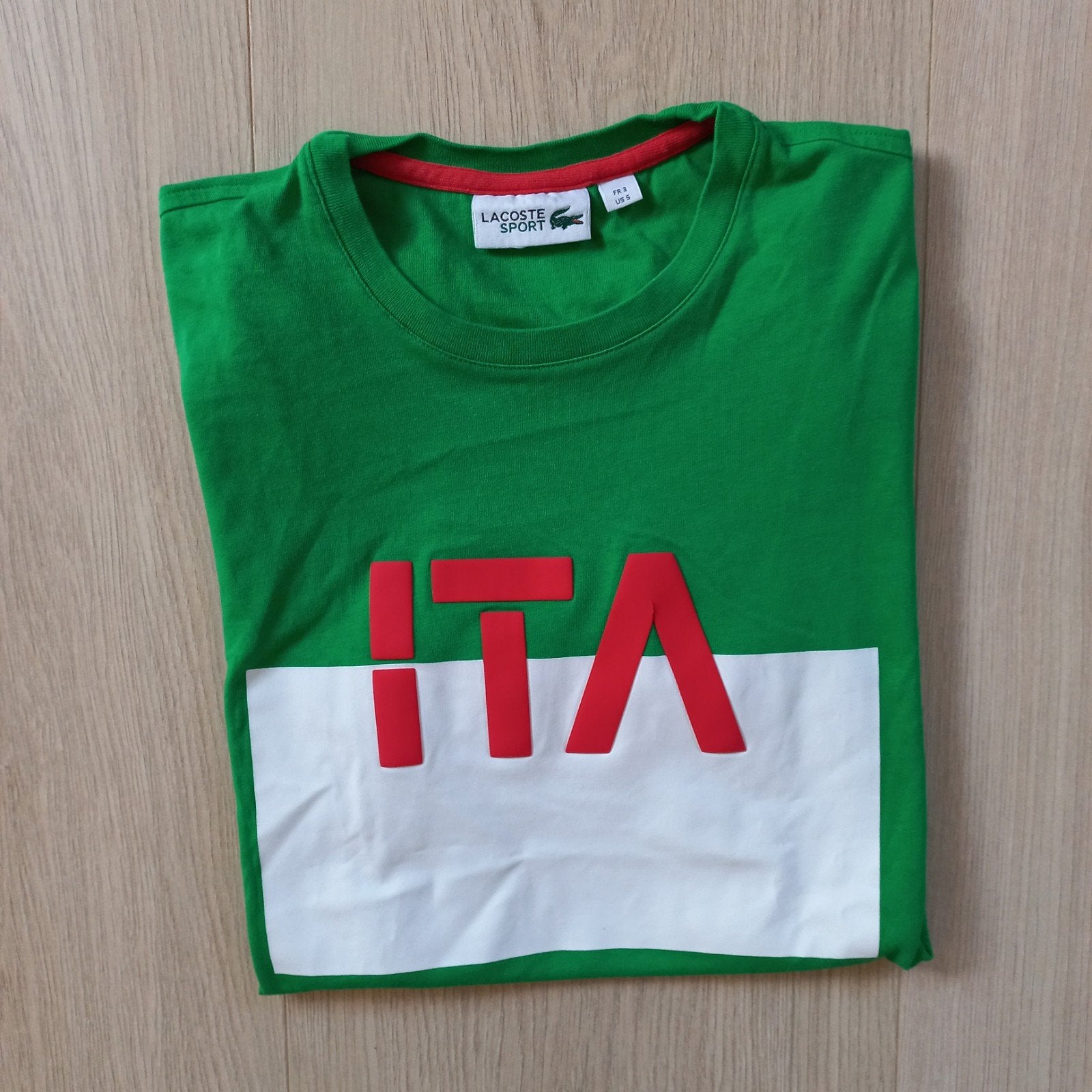 Stijlvol shirt Lacoste Italiaans thema maat 3(S), Lacoste, Zo goed als nieuw, Maat 46 (S) of kleiner, Meerkleurig