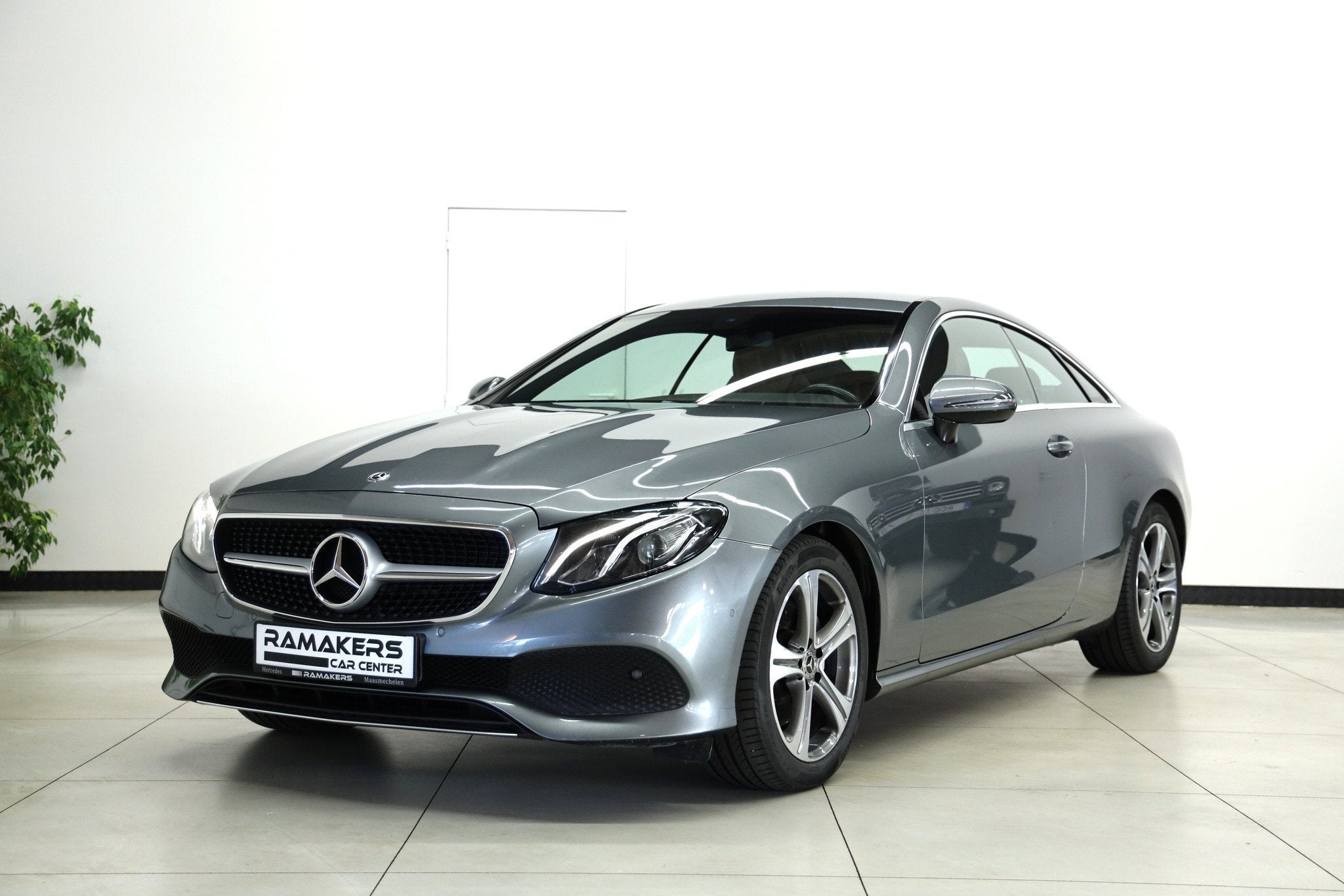 Mercedes-Benz E 220 d Coupé | Avantgarde *BRUIN LEDER* LED, Auto's, 4 zetels, Achterwielaandrijving, Euro 6, 4 cilinders