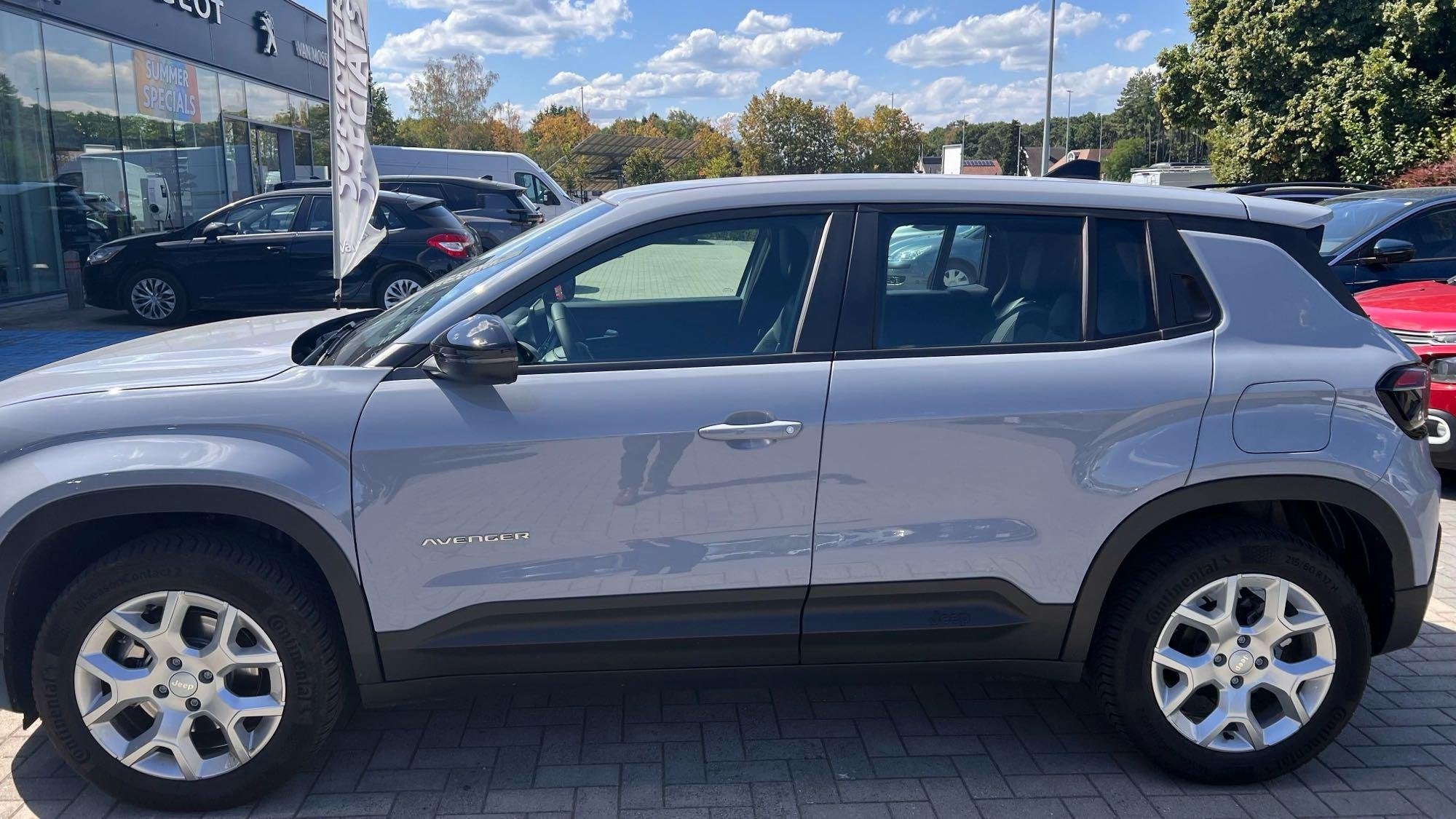Jeep Avenger 1.2 e-Hybrid Longitude (automatique), Autos, Achat, 1288 kg, Entreprise, Carnet d'entretien