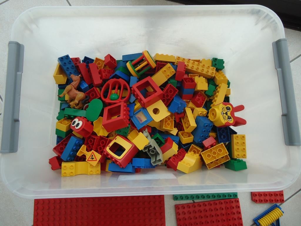 Bak vol met duplo figuren en platen 1 plaat is 38 x 38 groot, Ophalen, Gebruikt, Overige thema's, Accessoire