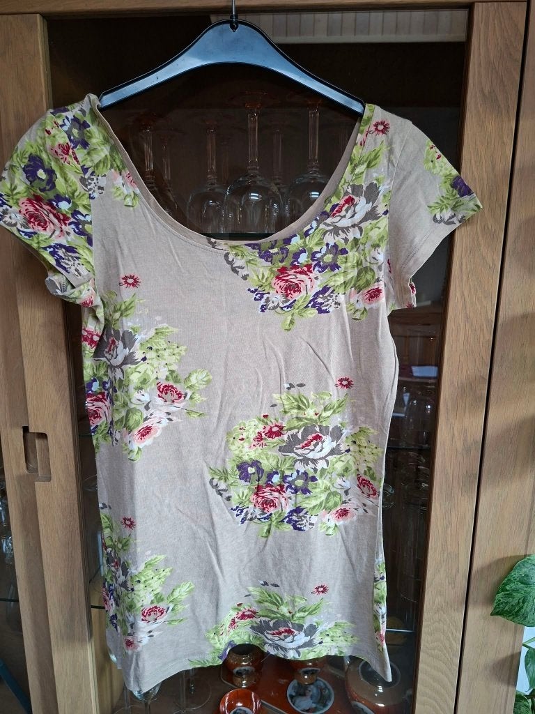 Pieces: T-shirt met bloemenprint (Medium), Kleding | Dames, T-shirts, Maat 38/40 (M), Meerkleurig, Ophalen of Verzenden, Korte mouw
