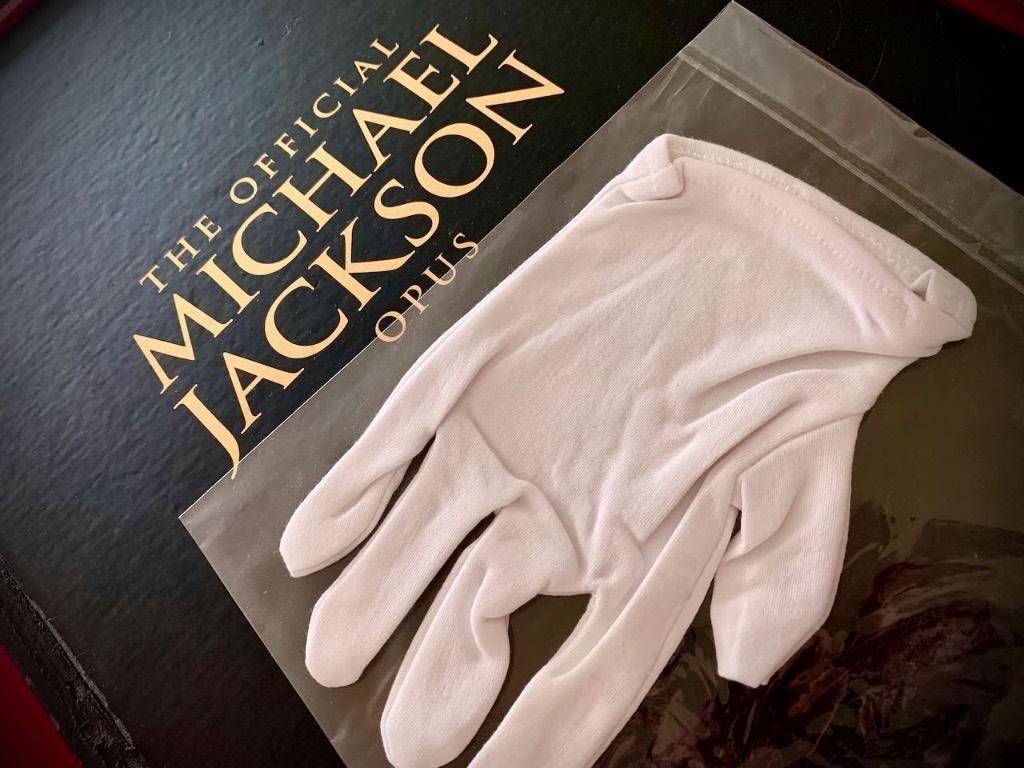 Michael Jackson - OPUS - Limited edition boek met handschoen, Gelezen, Michael Jackson, Artiest, Ophalen of Verzenden