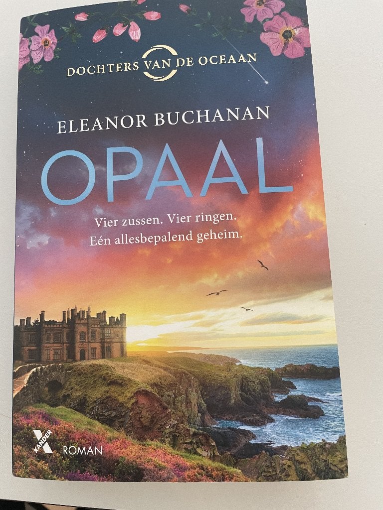 Roman Opaal 1ste deel Dochters van de Oceaan, Ophalen of Verzenden, Zo goed als nieuw, Eleanor Buchanan, België