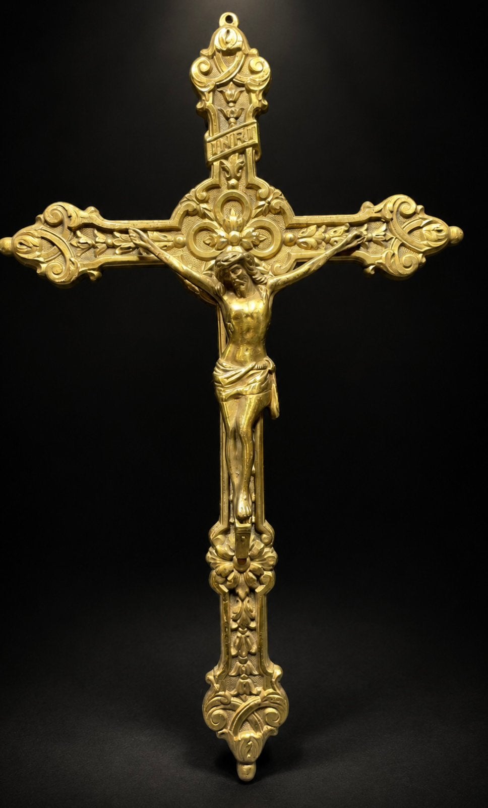 Crucifix ancien en bronze doré — richement décoré, Antiquités & Art, Enlèvement ou Envoi