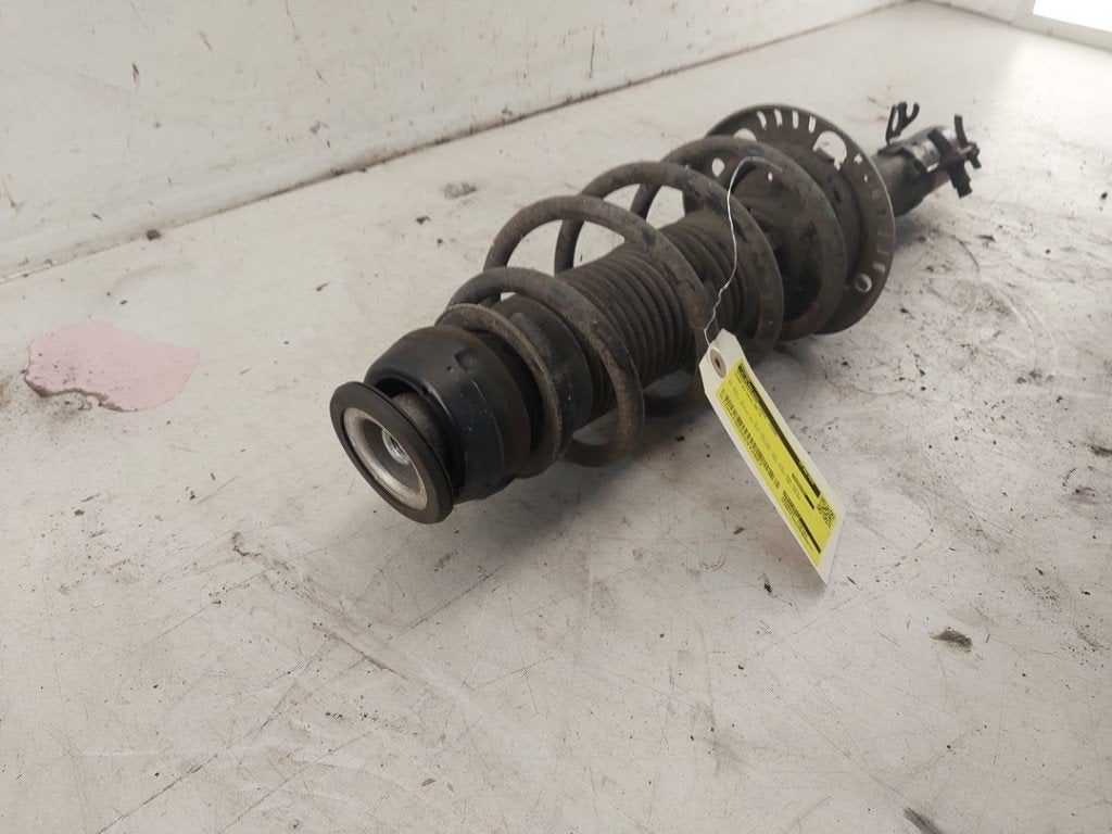 AMORTISSEUR OU ABSORBEUR DE CHOC AVANT DROIT A1 (8X1 / 8XK), Autos : Pièces & Accessoires, Auto-Union-Straße  1,
85057  Ingolstadt, DE