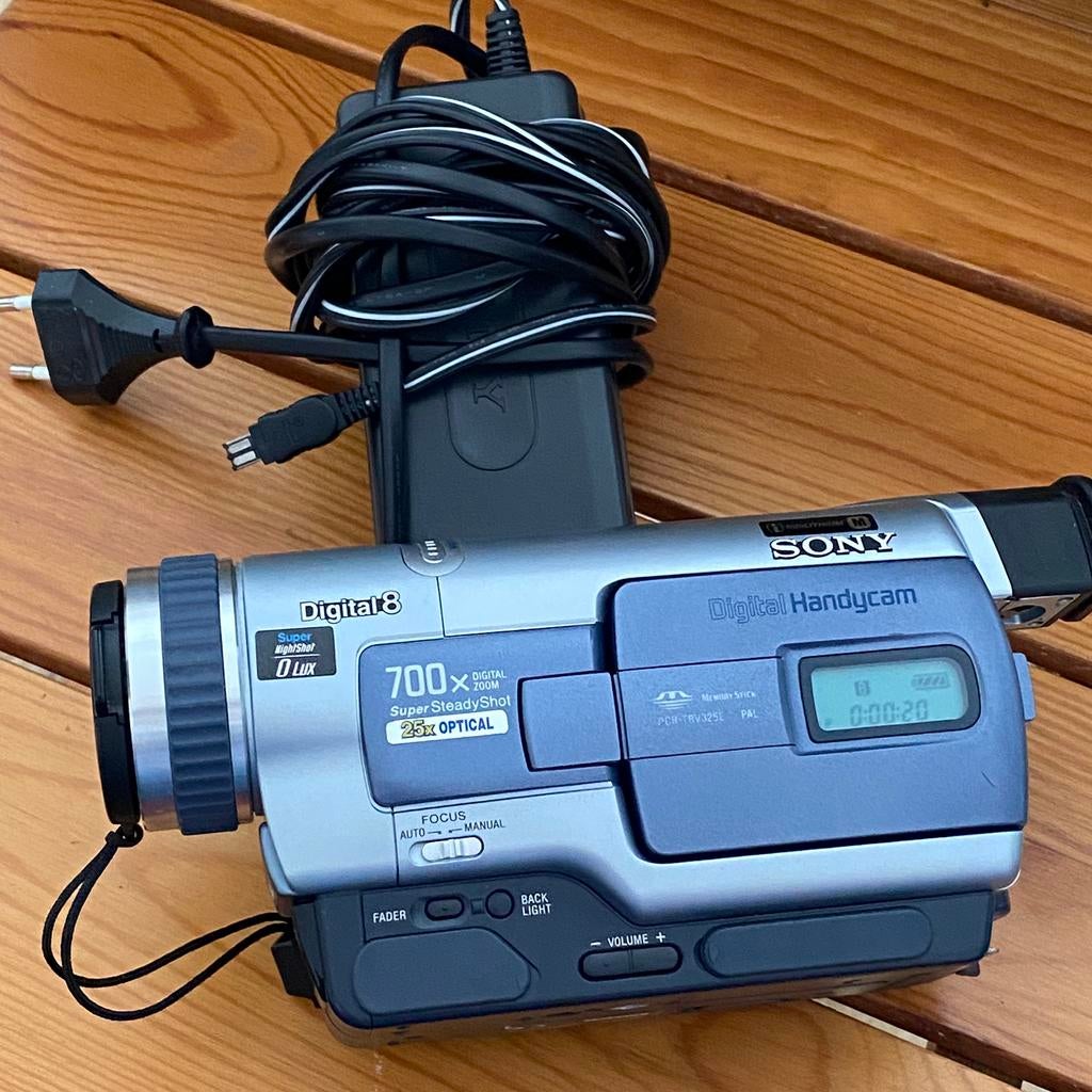 Sony, Standard 8mm, Hi8, Digital 8, DCR-TRV325E, comme neuve, Enlèvement ou Envoi, 8 mm, Caméra