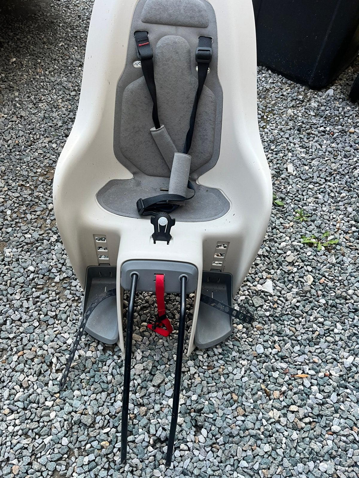 Siege enfant velo Btwin avec ous dans porte bagage., Repose-pieds, Enlèvement, Utilisé, 9 à 18 kg