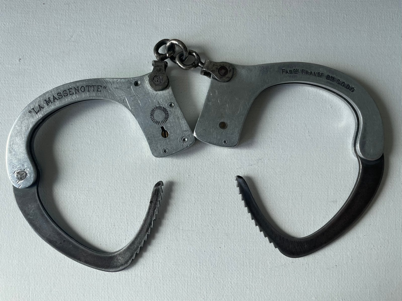 Oude handboeien La Massenotte”, Ophalen of Verzenden, Overige soorten, Overige typen
