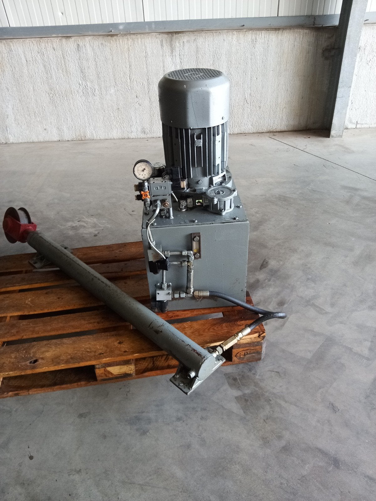 Hydraulische Groep 5,5kW + Cilinder, Articles professionnels, Machines & Construction | Pompes & Compresseurs, Enlèvement