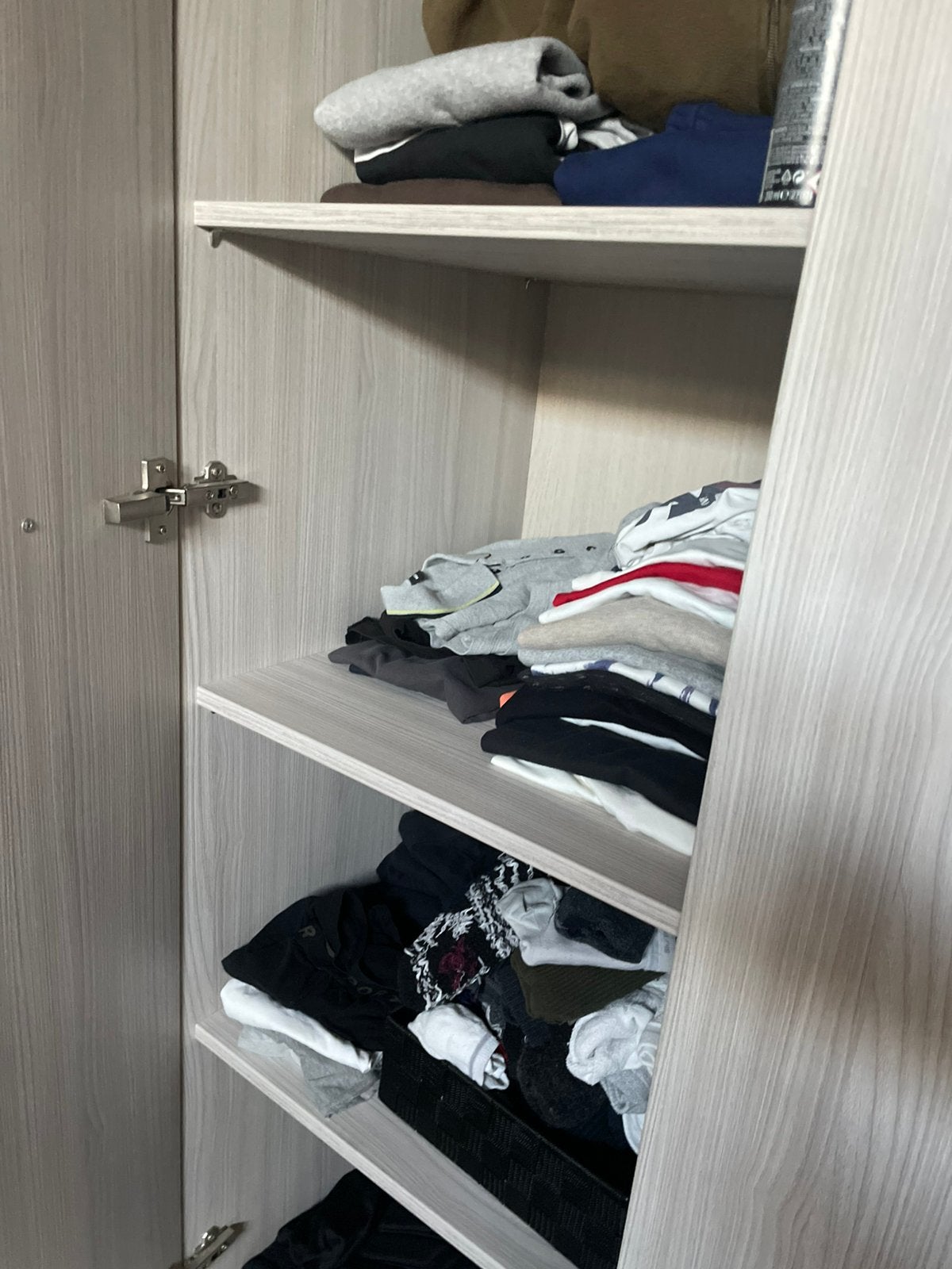 Grijze grenen 3deurs kleerkast, Ophalen, Met deur(en), Gebruikt, 200 cm of meer