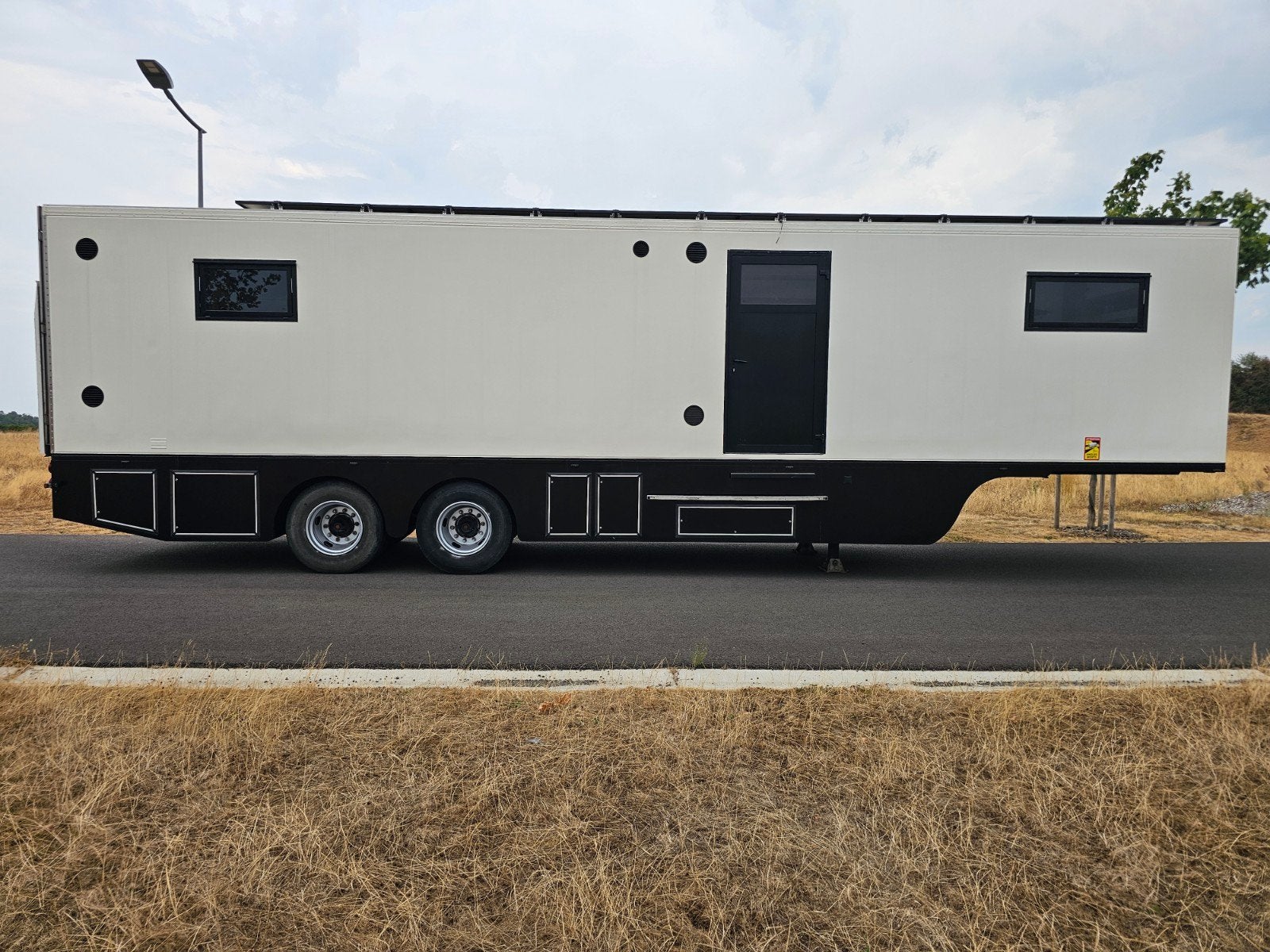 Semi-remorque aménagée autonome, Particulier