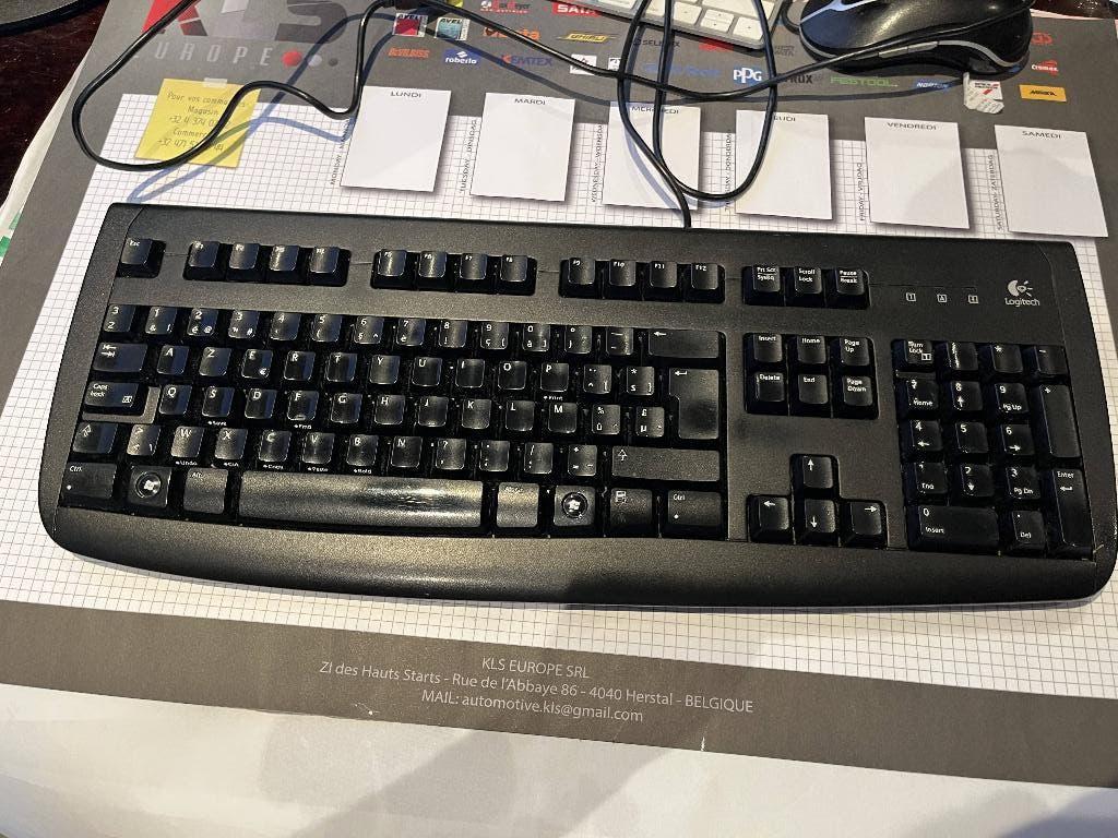 Logitech-computertoetsenbord, Ophalen of Verzenden, Azerty, Zo goed als nieuw, Bedraad