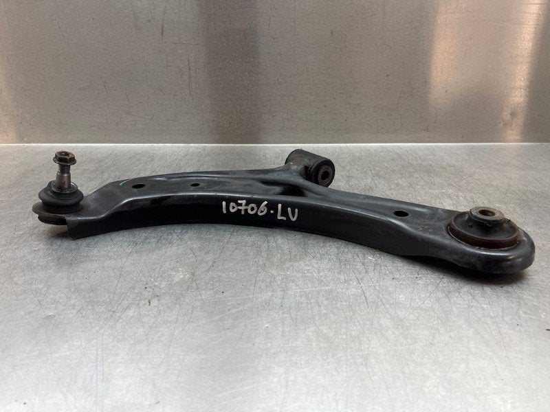 BRAS DE SUSPENSION AVANT GAUCHE INFERIEUR Suzuki, Dhr. M. Roggen, Stadsweg 37 37
9917 PV  WIRDUM GR., NL, Suzuki, Utilisé