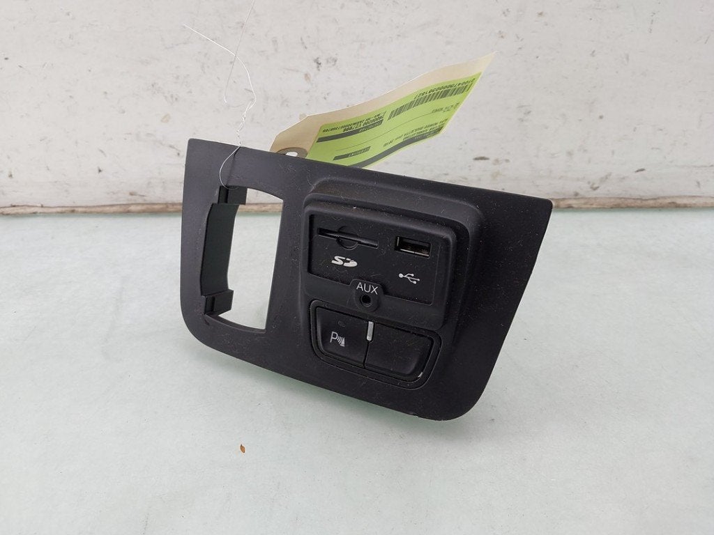 PORT AUX/USB Alfa Romeo Giulietta (940) (|156105388|), Autos : Pièces & Accessoires, Stellantis Europe S.p.A, IPC D1-09 Bahnhofsplatz
65423  Rüsselsheim am Main, DE