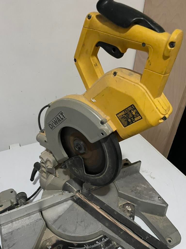 Dewalt zaagmachines, Ophalen, Zo goed als nieuw