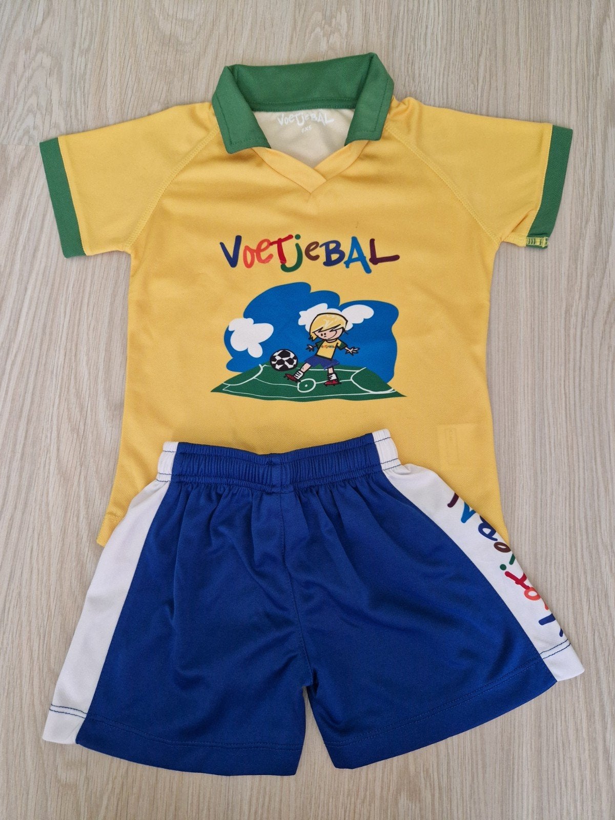 Voetjebal tenue, Kinderen en Baby's, Babykleding | Overige, Ophalen of Verzenden