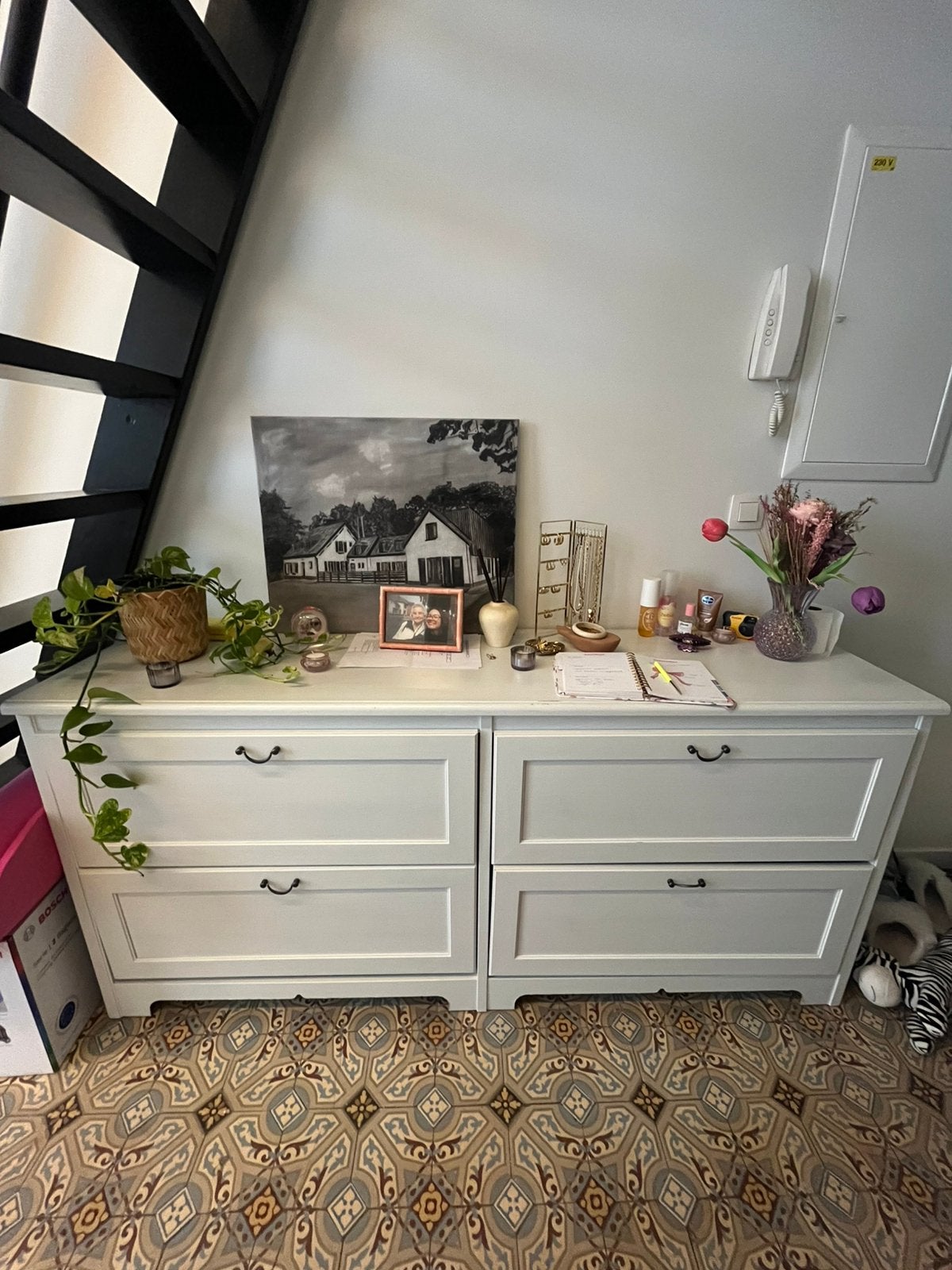 Witte dressoir, Huis en Inrichting, Ophalen, 150 tot 200 cm, Zo goed als nieuw, Met lade(s)