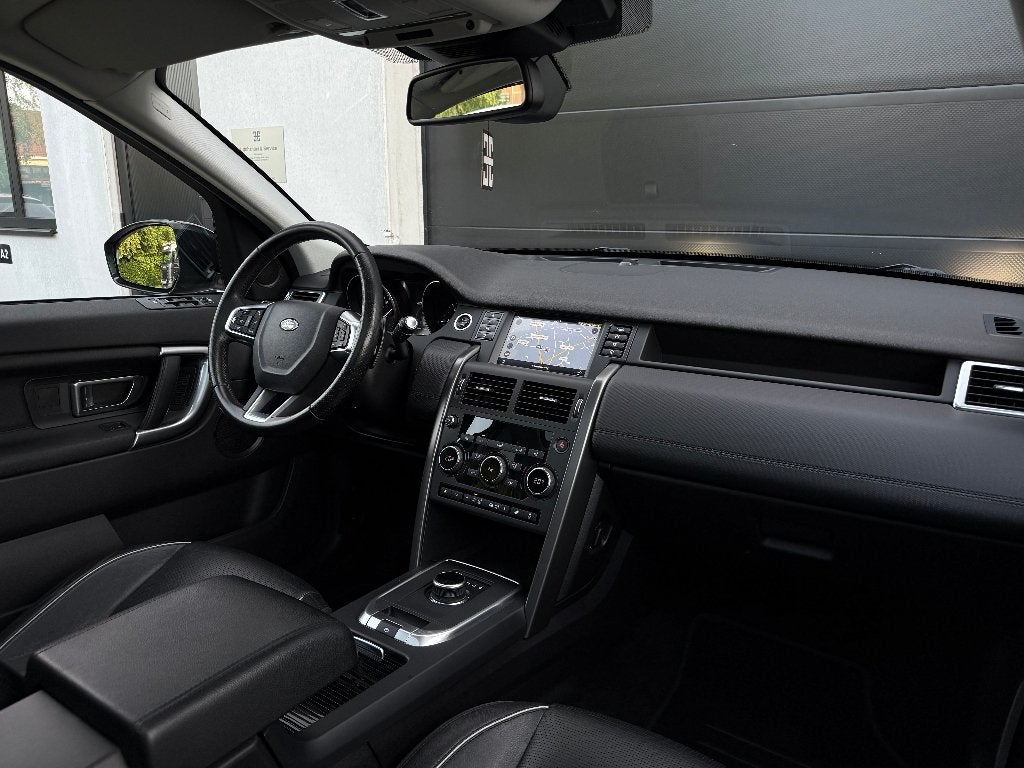 Land Rover Discovery Sport Pano - Camera - Garantie, Autos, Land Rover, Cuir, Argent ou Gris, Achat, 139 g/km
