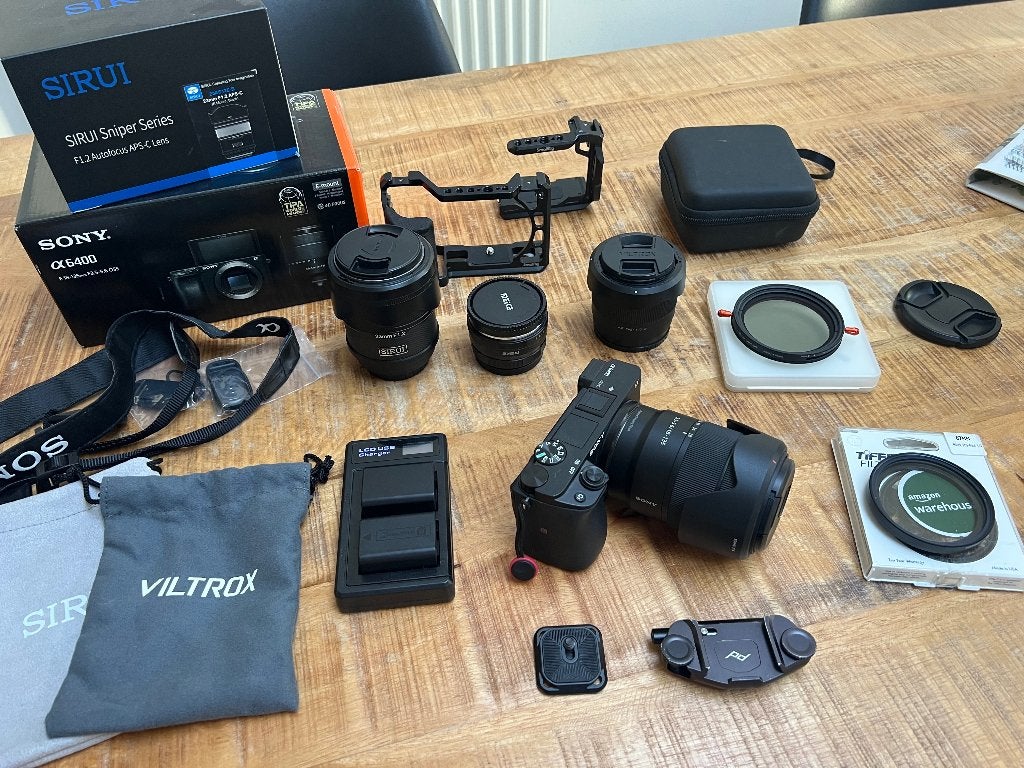Sony a6400 + garantie + lenzen + extra’s, Ophalen, Zo goed als nieuw, Sony, Lensdop