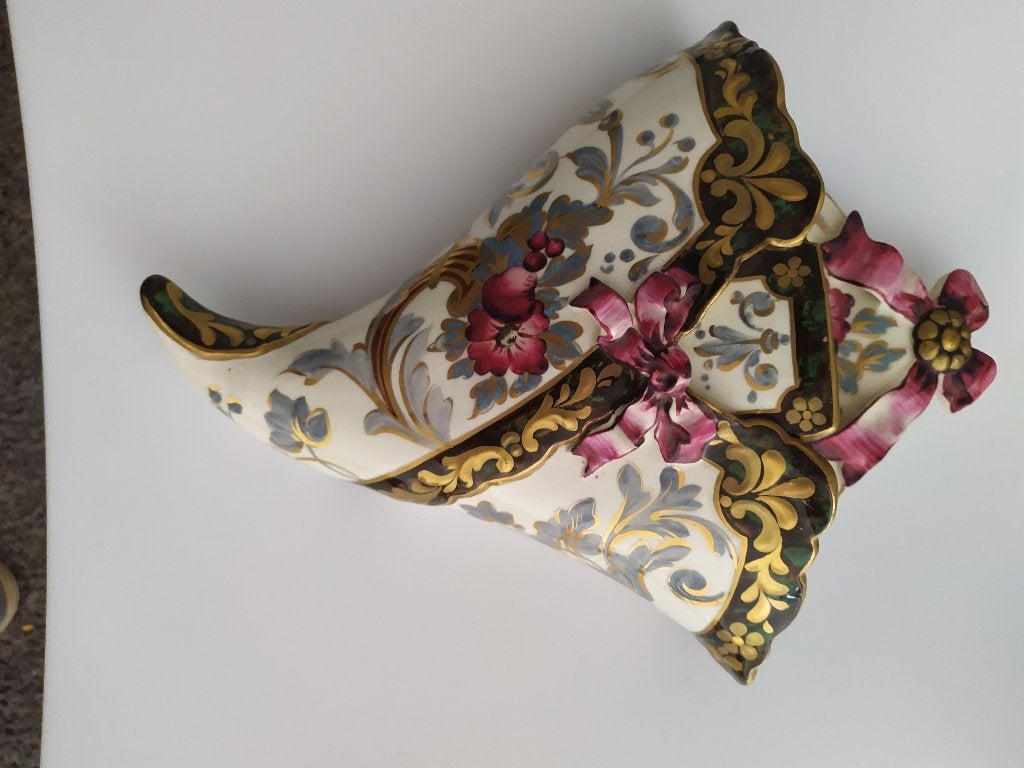 corne d'abondance en faience, Envoi